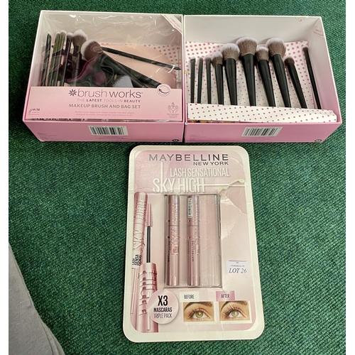 26 - BOXED BRUSHWORKS MAKEUP BRSH A BAG ST WITH SPARES TOGETHER WITH A SET OF MAYBELLINE MASCARAS