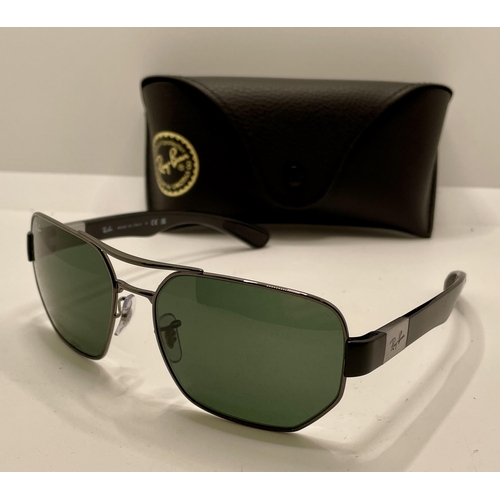 25 - PAIR OF RAYBAN SUNGLASSES RB 3672 WITH RAYBAN CASE