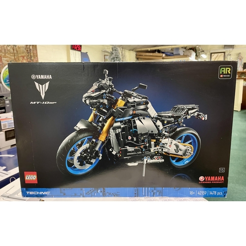 34 - BOXED LEGO TECHNIC YAMAHA MT-10SP SECURITY SEAL UNBROKEN