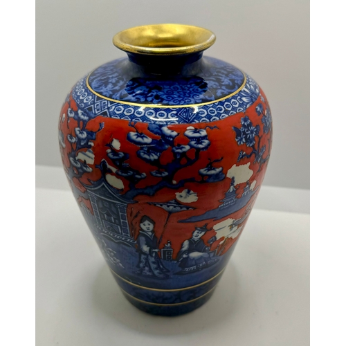 256 - A FOLEY WARE CHINOISERIE BLUE & RED DESIGN VASE BY J KENT C.1920 - H:20CMS