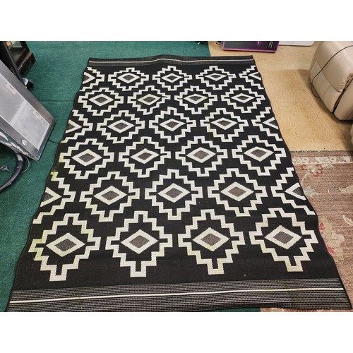 38 - STUDIO BY BROWN JORDAN INDOOR/OUTDOOR AREA RUG - 200 X 289CM - VERY SLIGHT SMALL STAIN