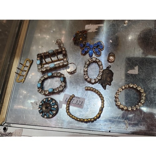 323 - SMALL QTY OF VINTAGE DIAMANTE BUCKLES AND BROOCHES