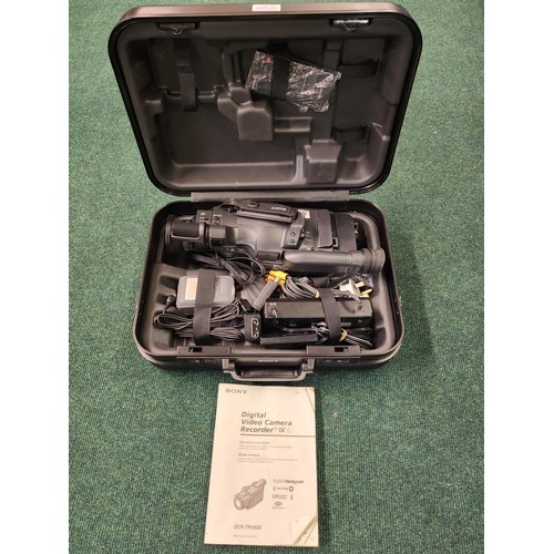 341 - SONY VIDEO HI 8 HANDYCAM CCD-V800E WITH STORAGE CASE, POWER LEAD, CHARGER, BATTERY AND INSTRUCTION M... 