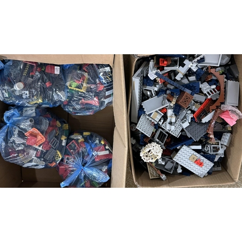 422 - LARGE QTY LOOSE LEGO PIECES