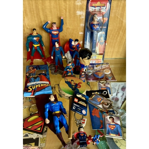 478 - A SMALL COLLECTION OF SUPERMAN COLLECTIBLES - PEZ DISPENSER, MAGNETS, KEYRINGS, SMALL FIGURINES ETC.