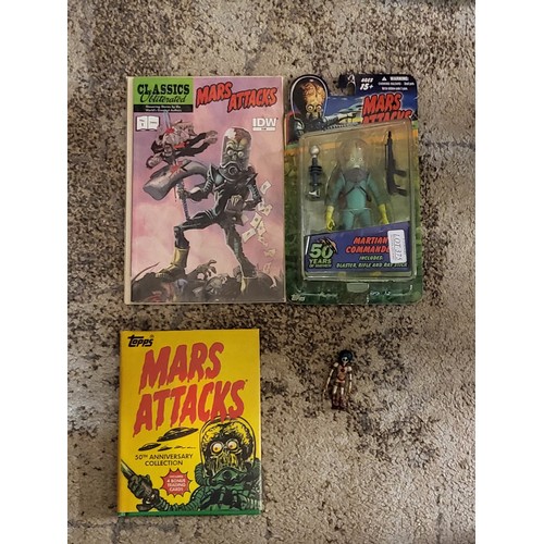 375 - CLASSICS OBLITERATED MARS ATTACKS COMIC NO. 1, MARS ATTACK MARTIAN COMMANDER (CARDED) AND A LOOSE FI... 