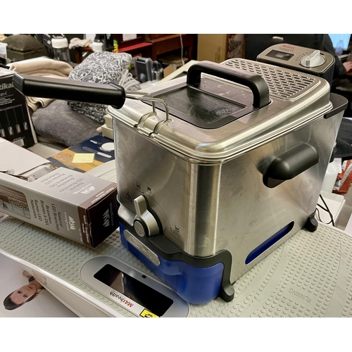 TEFAL OLEO CLEAN DEEP FAT FRYER WITH AUTOMATIC OIL FILTRATION