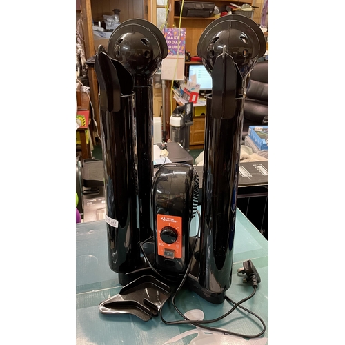 185 - LITTLE HOTTIES FOOTWEAR AND GLOVE DRYER WITH INSTRUCTIONS
