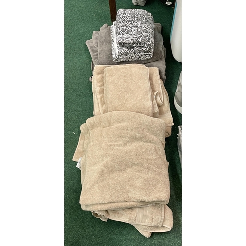 192 - 10 VARIOUS TOWELS INCL BATH, HAND ETC