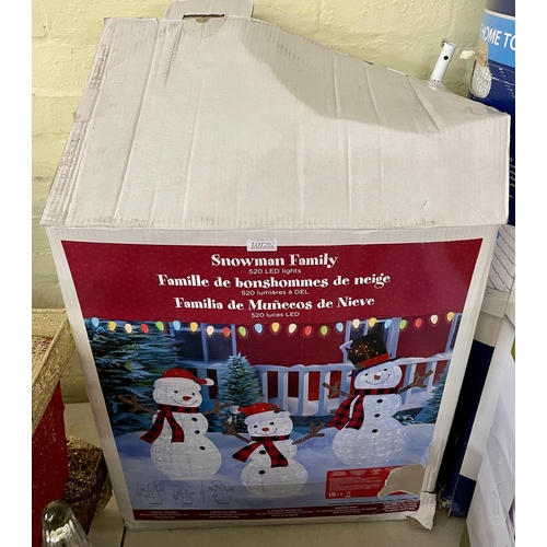 202 - BOXED SNOWMAN FAMILY - 3 SNOWMAN FIGURES (UNCHECKED)