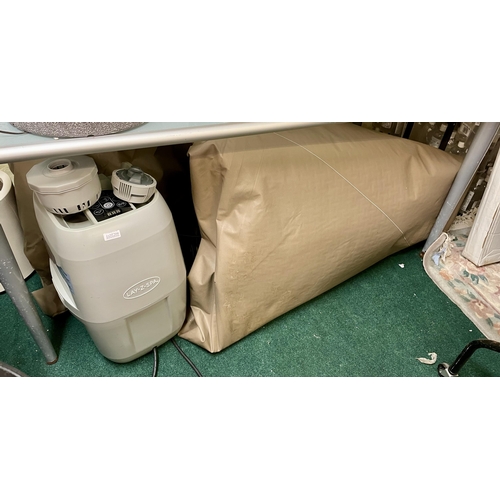 209 - LA-Z-Y SPA INFLATABLE JACUZZI - WITH PUMP/COVER - UNABLE TO TEST/CHECK