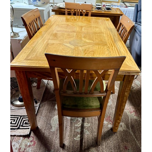 277 - A MODERN CROSSBANDED INLAID DINING SUITE COMPRISING -A RECTANGULAR LIGHT/GOLDEN OAK DINING TABLE - O... 