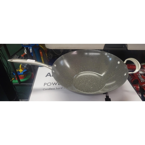 107 - NORDICWARE 36CM ALUMINIUM WOK