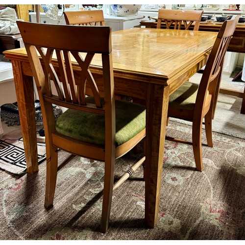 303 - A MODERN CROSSBANDED INLAID DINING SUITE COMPRISING -A RECTANGULAR LIGHT/GOLDEN OAK DINING TABLE - O... 