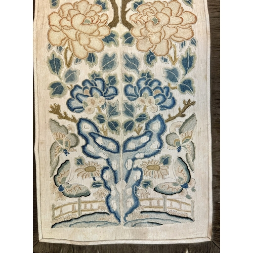 316 - CHINESE SLEEVE PANELS - A PAIR OF GOOD QUALITY PEKIN KNOT SLEEVE PANELS WITHIN A SILK BORDER -APPROX... 