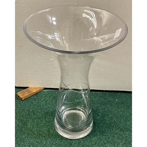 338 - VASE: LARGE LEAD CRYSTAL DARTINGTON STYLE VASE WITH FLARED EDGE