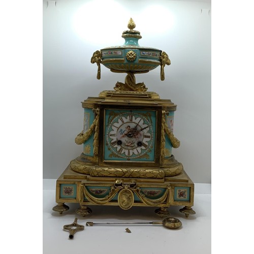 335 - A 19TH C GILT BRONZE AND PORCELAIN MANTEL CLOCK, SPRING DRIVEN STRIKING MOVEMENT, SEVRES STYLE FLORA... 