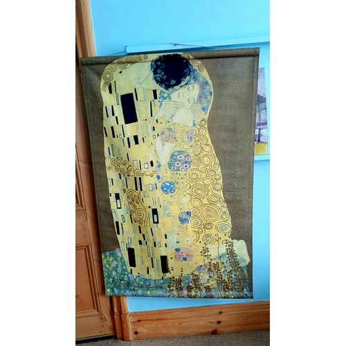 344 - THE KISS BY GUSTAV KLIMT - LARGE TAPESTRY WALL HANGING - 150CM X 90CMS - LABELLED VERSON 'OFFICIAL K... 