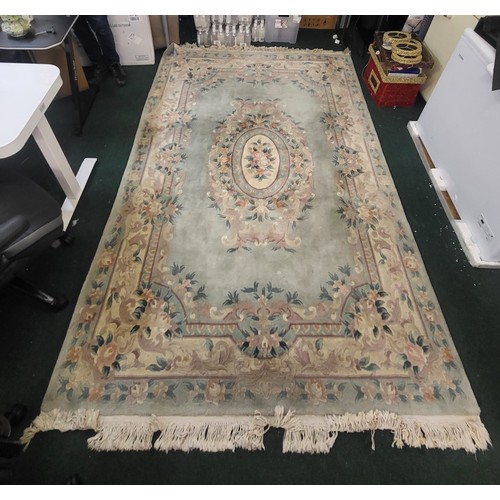 357 - A GREEN & CREAM FLORAL CHINESE SUPERWASH RUG WITH TASSLED END -L:3M X W:1.8M  (300CM X 180CM)