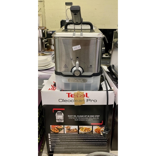 BOXED TEFAL OLEO CLEAN PRO DEEP FAT FRYER WITH OIL FILTRATION