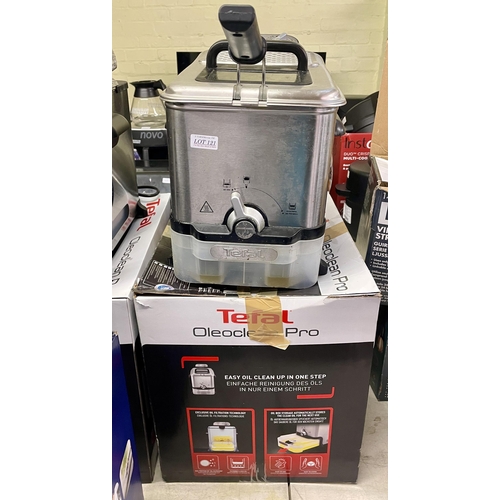121 - BOXED TEFAL OLEO CLEAN PRO DEEP FAT FRYER WITH OIL FILTRATION - PREVIOUS USEAGE