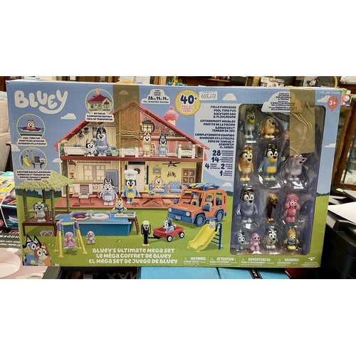 175 - BOXED BLUEY ULTIMATE MEGASET - OVER 40 PIECES - PLAYHOUSE WITH CHARACTERS