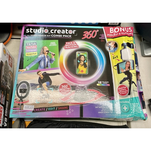 177 - STUDIO CREATOR VIDEO MAKER KIT, INCL GREEN SCREEN, LED LIGHT, SMART PHONE HOLDER ETC...