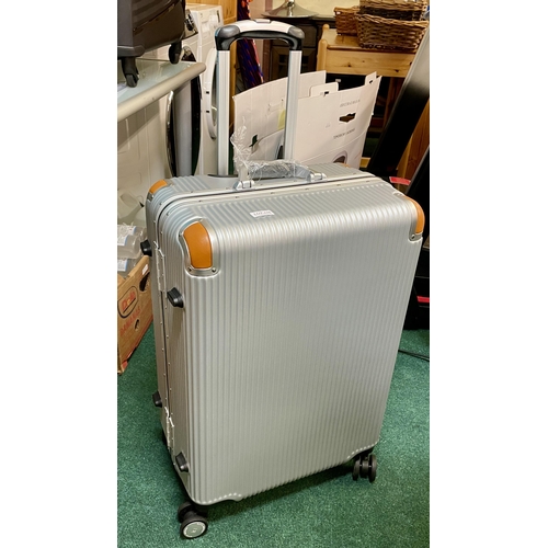 186 - LARGE HARDSIDE SWISS MILITARY SPINNER SUITCASE WITH DOUBLE CLASP LOCK IN SILVER