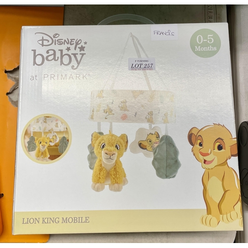 257 - DISNEY LION KING MOBILE -A/NEW