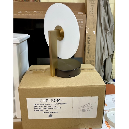 284 - BOXED CHELSOM GLASS WALL LAMP CC/110/W1/BB/EBR