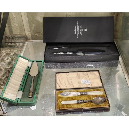 418 - VA BENE MURANO GLASS KNIFE AND SERVER SET, WITH A SILVER PLATED SERVER IN ORIGINAL CASE, AND A VINTA... 