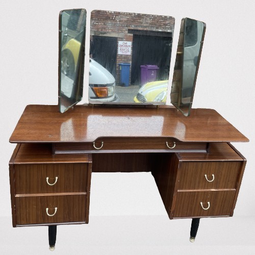 246 - MID CENTURY E GOMME G-PLAN BEDROOM SUITE - C.1960 - CONSISTING OF TRIO MIRRORED WARDROBE, DOUBLE WAR... 
