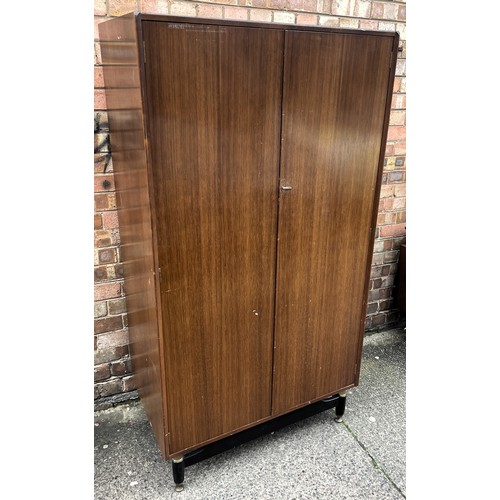 246 - MID CENTURY E GOMME G-PLAN BEDROOM SUITE - C.1960 - CONSISTING OF TRIO MIRRORED WARDROBE, DOUBLE WAR... 