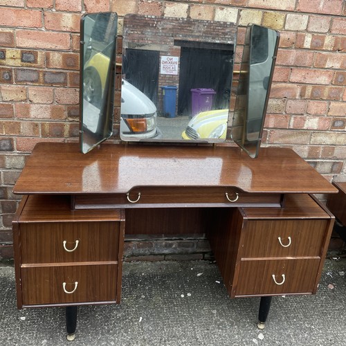 246 - MID CENTURY E GOMME G-PLAN BEDROOM SUITE - C.1960 - CONSISTING OF TRIO MIRRORED WARDROBE, DOUBLE WAR... 