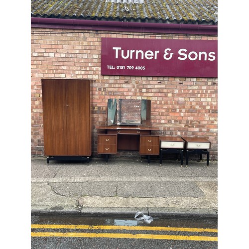 246 - MID CENTURY E GOMME G-PLAN BEDROOM SUITE - C.1960 - CONSISTING OF TRIO MIRRORED WARDROBE, DOUBLE WAR... 