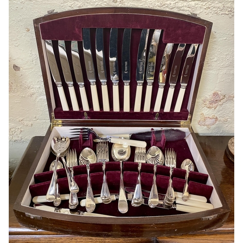 289 - ERNEST C COCKBILL BOXED CANTEEN OF CUTLERY - APPROX 48 PIECES - KNIVES/FORKS/SPOONS/CARVING SET - PR... 