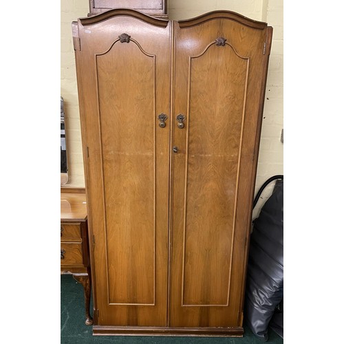 246 - X4 PIECE AUSTIN SUITE BEDROOM SUITE CONSISTING OF DOUBLE DOOR WARDROBE 123CMW X 53CMD X 191CMH, DOUB... 