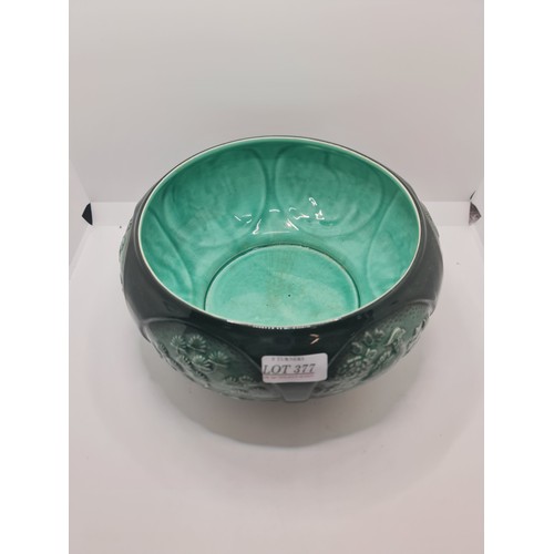 377 - SYLVAC LIDDED TUREEN, THE CHINOISERIE DESIGN IN DARK GREEN MARKED TO BASE 'SYLVAC 5399'