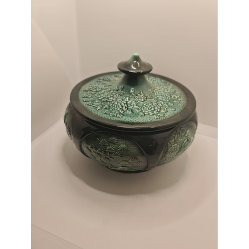 377 - SYLVAC LIDDED TUREEN, THE CHINOISERIE DESIGN IN DARK GREEN MARKED TO BASE 'SYLVAC 5399'