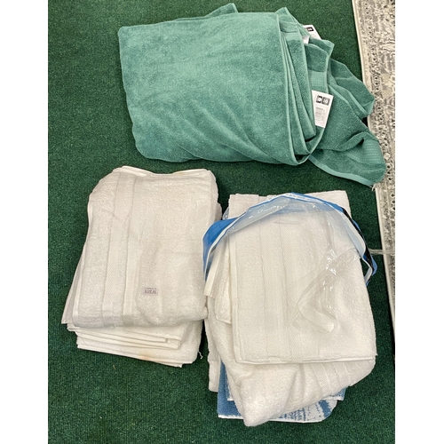 81 - 9 X VARIOUS BATH TOWELS VARIOUS COLOURS - GRANDEUR HOSPITALITY