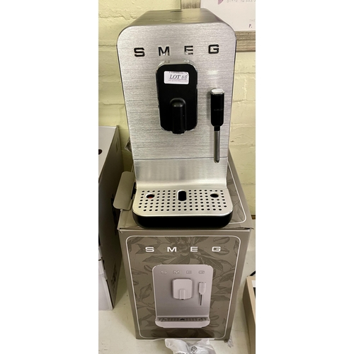 86 - BOXED SMEG BEAN TO CUP COFFEE MACHINE - BC CO2 BLM UK - POWERS UP BUT WILL NOT GO THROUGH COFFEE MAK... 