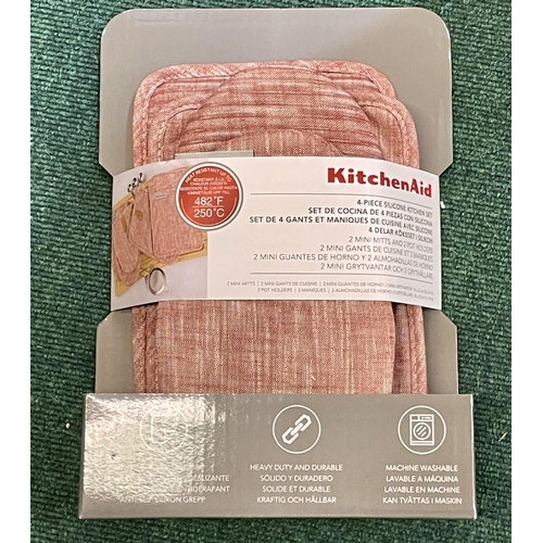 118 - KITCHEN AID 4 PIECE SILLICONE SET - 2 MINI MITTS, 2 POT HOLDERS - PINK