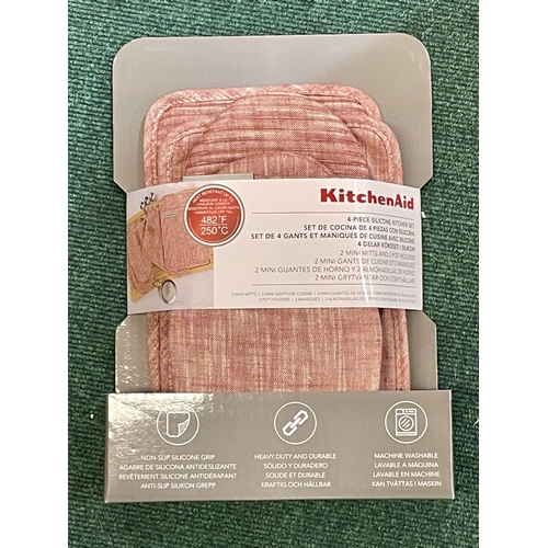 120 - KITCHEN AID 4 PIECE SILLICONE SET - 2 MINI MITTS, 2 POT HOLDERS - PINK