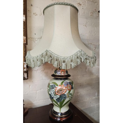 383 - GREEN GLAZE TABLE LAMP ON MAHOGANY PLINTH, FLORAL DECORATION WITH GREEN LAMP SHADE TO MATCH