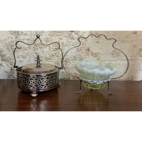 474 - SMALL YELLOW URANIUM GLASS DISH ON PLATED SERVER, TOGETHER WITH A GREEN GLASS PLATED SERVING DISH WI... 