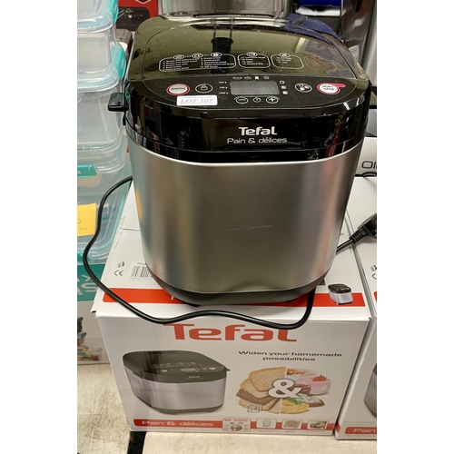 107 - BOXED TEFAL PAINS AND DELICES BREADMAKER