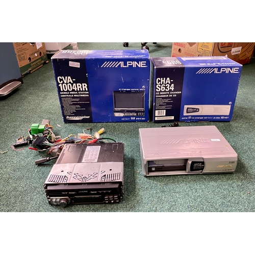 180 - BOXED ALPINE CVA-1004RR MOBILE MEDIA STATION TOGETHER WITH A BOXED ALPINE CHA-S634 CD REMOTE CHANGER