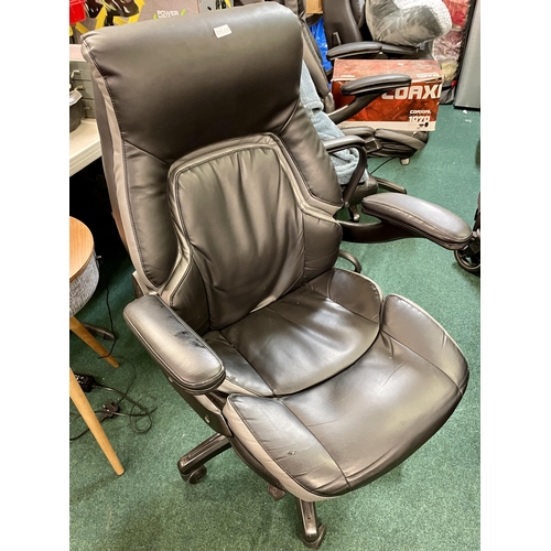 188 - DORMEO ROLLING OFFICE / DESK CHAIR WITH RETRACTABLE ARMS (SEAM FAULTS)