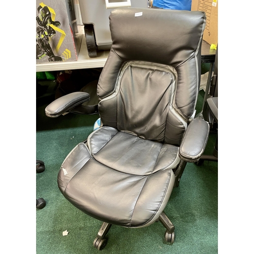 190 - DORMEO ROLLING OFFICE / DESK CHAIR WITH RETRACTABLE ARMS (SEAM FAULTS)