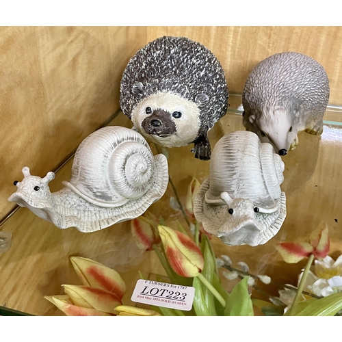 223 - 2X RESIN SNAIL FIGURES AND 2X RESING HEDGEHOG FIGURES